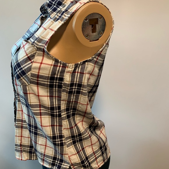 Forever21 women’s Junior plaid sleeveless shirt - Picture 7 of 13